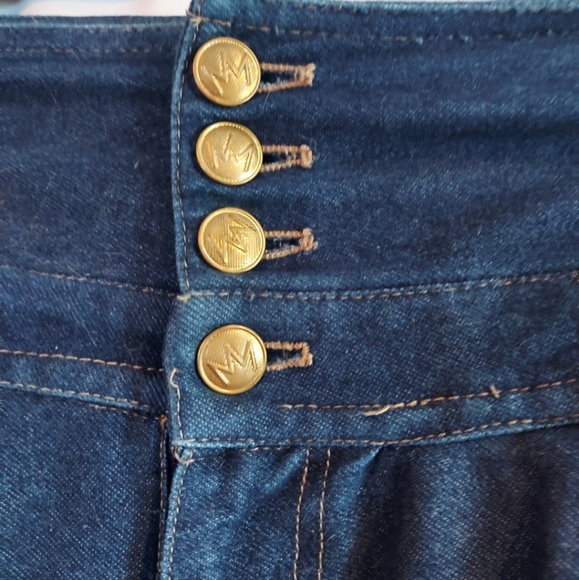 Nikki Manaj Shorts - Picture 2 of 3